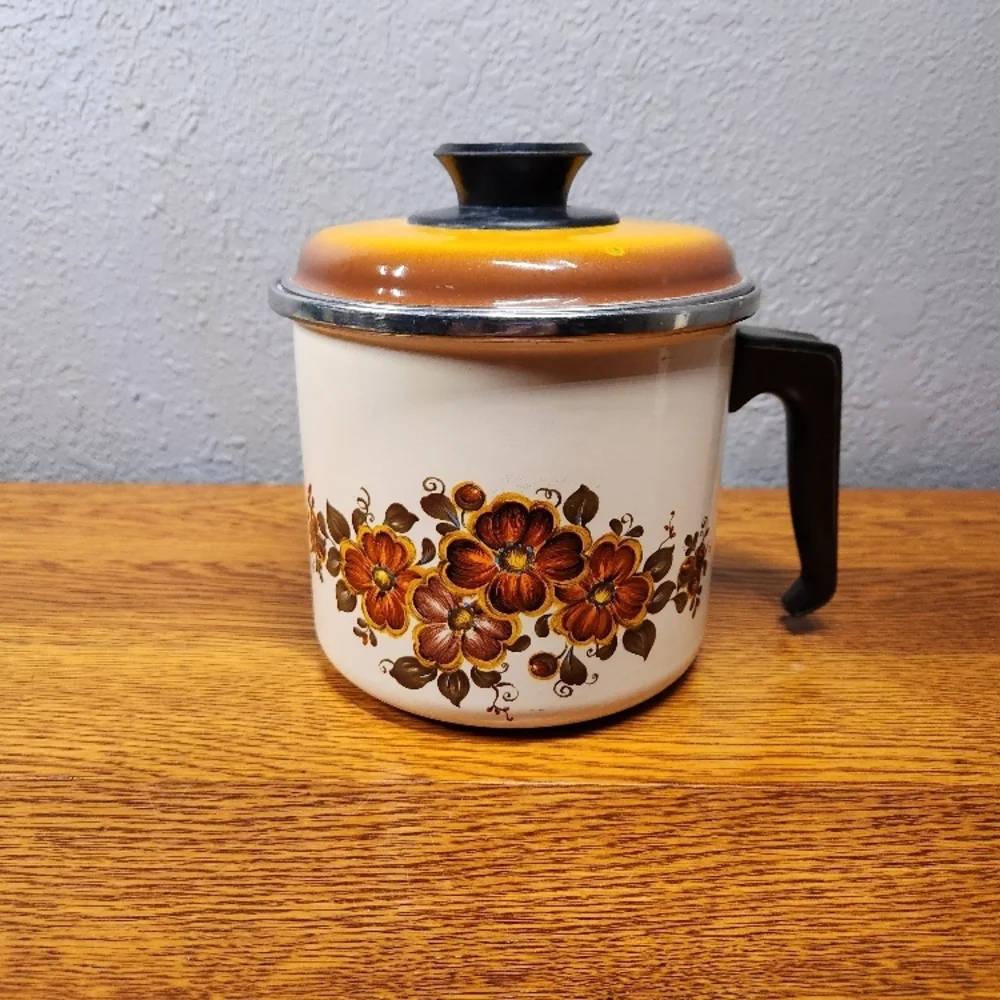 Vintage Floral Enamel pot with Lid